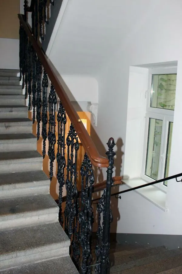Central & Classic In Vienna Apartment